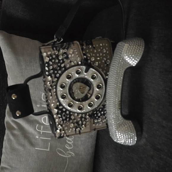 PHONE ACTUALLY WORKS!  Betsy Johnson Phone Bag - Picture 3 of 5